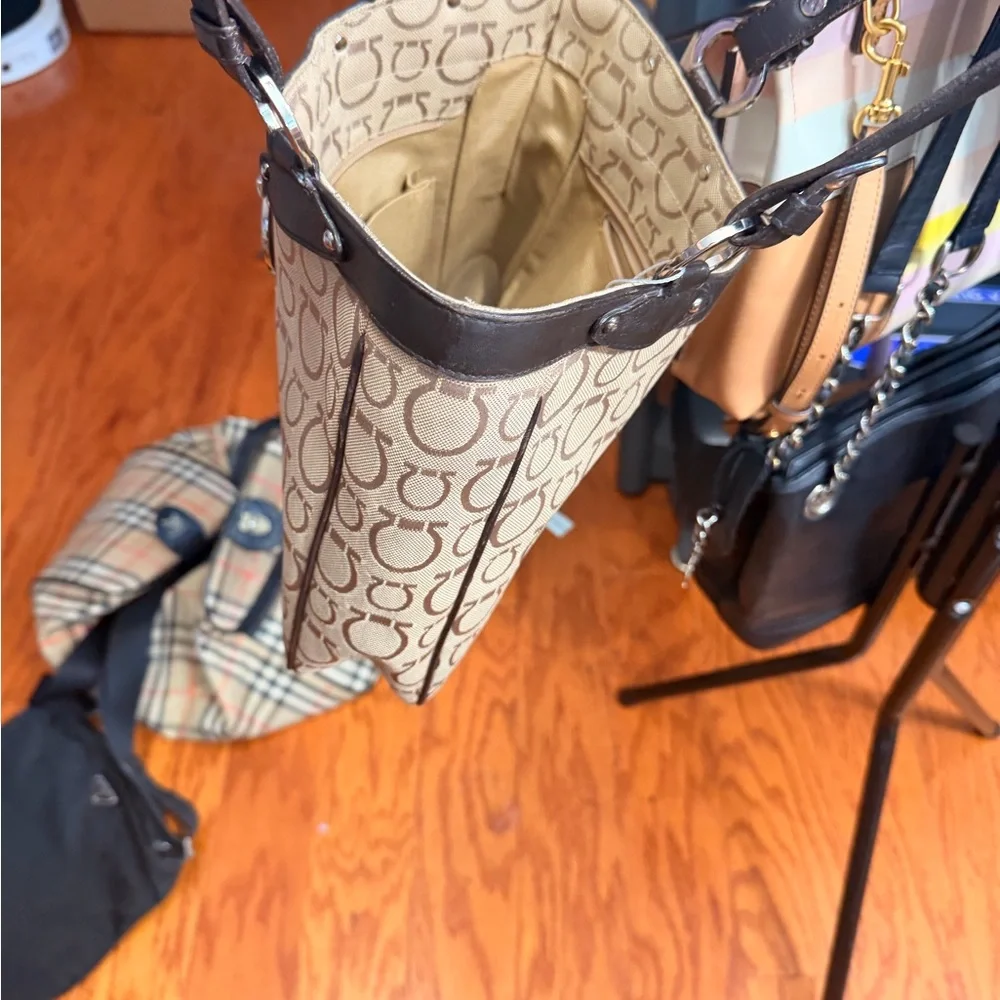 Salvatore Ferragamo Luxury Shoulder nwot! 24 hr price drop - Picture 3 of 6
